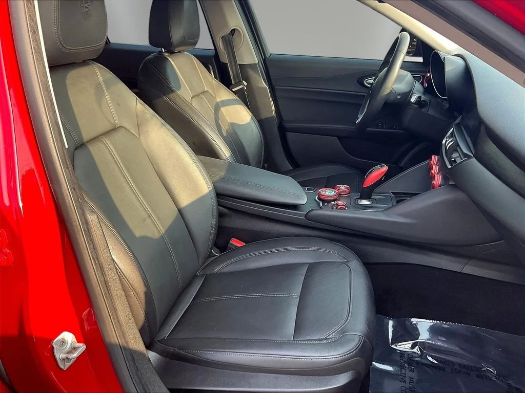 Used 2017 Rosso Alfa Alfa Romeo Base image 28