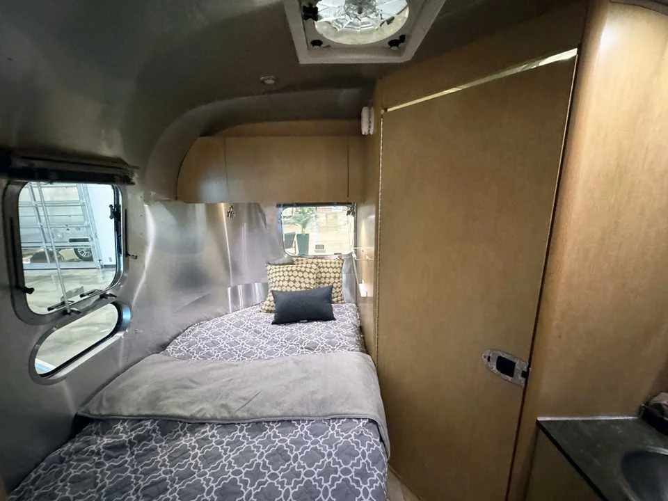Used 2014 SILVER AIRSTREAM  image 21