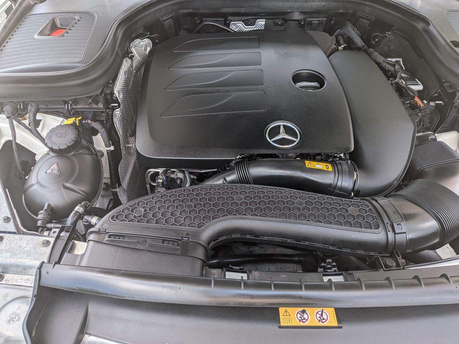 Used 2022 Polar White Mercedes-Benz GLC 300 image 36