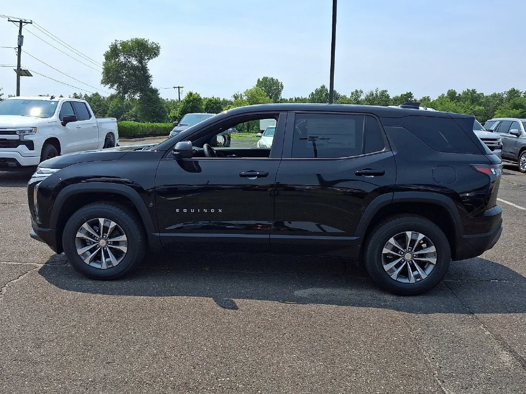 New 2027 Mosaic Black Metallic Chevrolet LT image 5