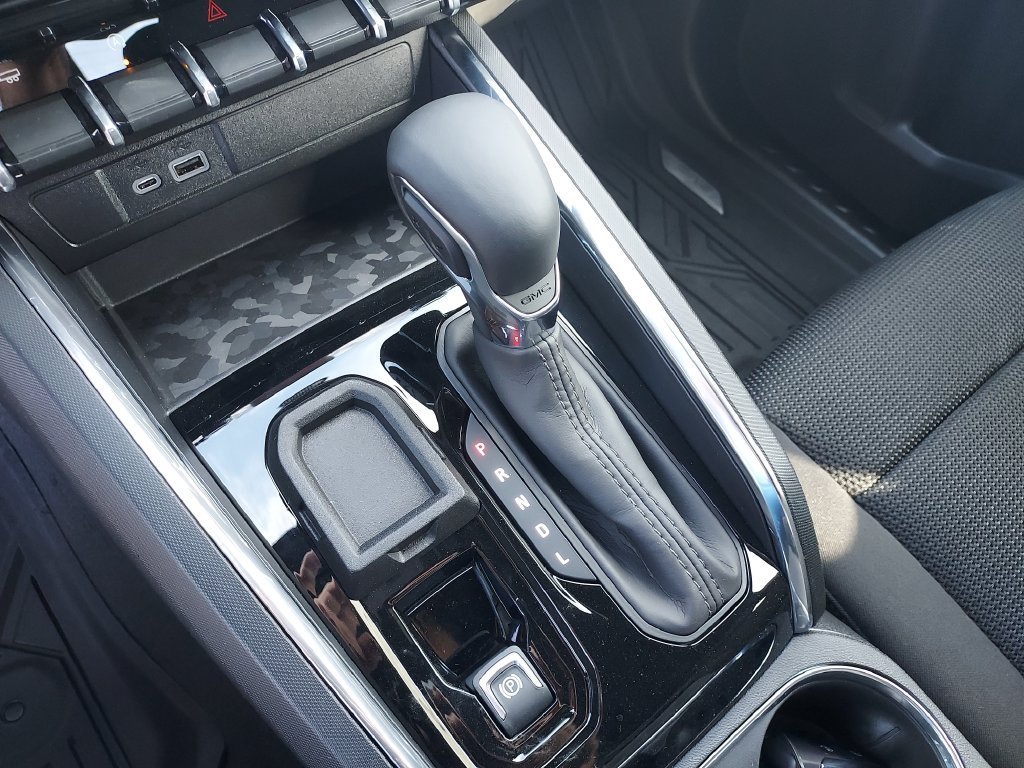 New 2026 Sterling Metallic GMC Elevation image 25
