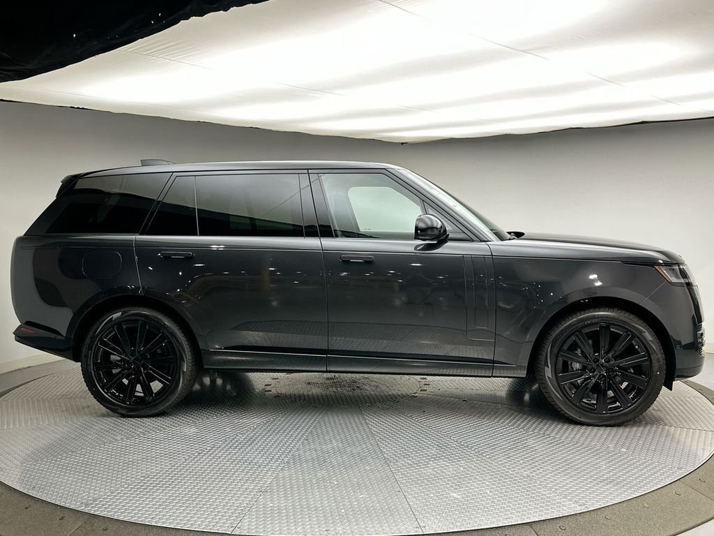 New 2026 Carpathian Gray Premium Metallic Land Rover SE image 4