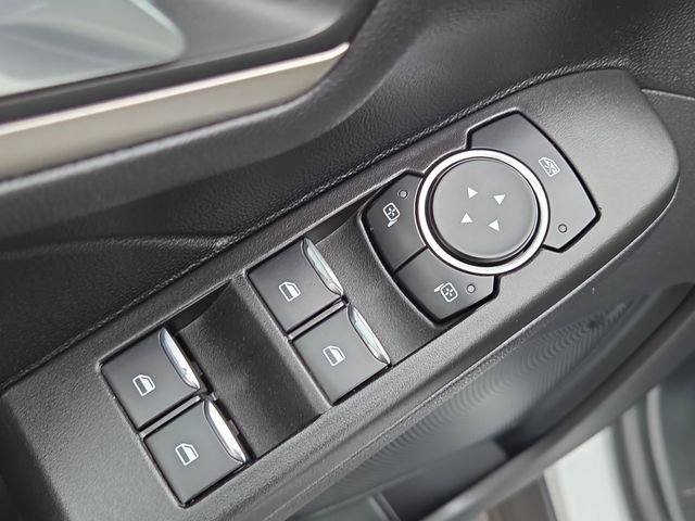 Used 2021 Oxford White Ford SE image 15
