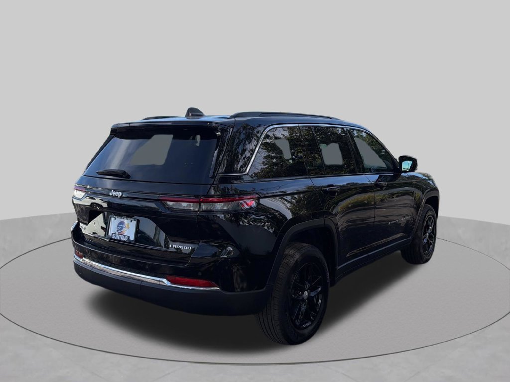 Used 2024 Black Jeep Laredo X image 6