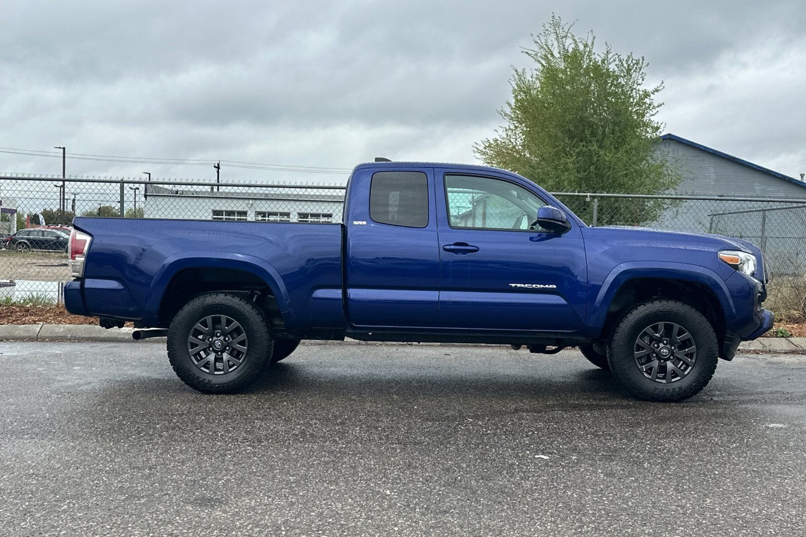 Used 2022 Blue Toyota SR5 image 3