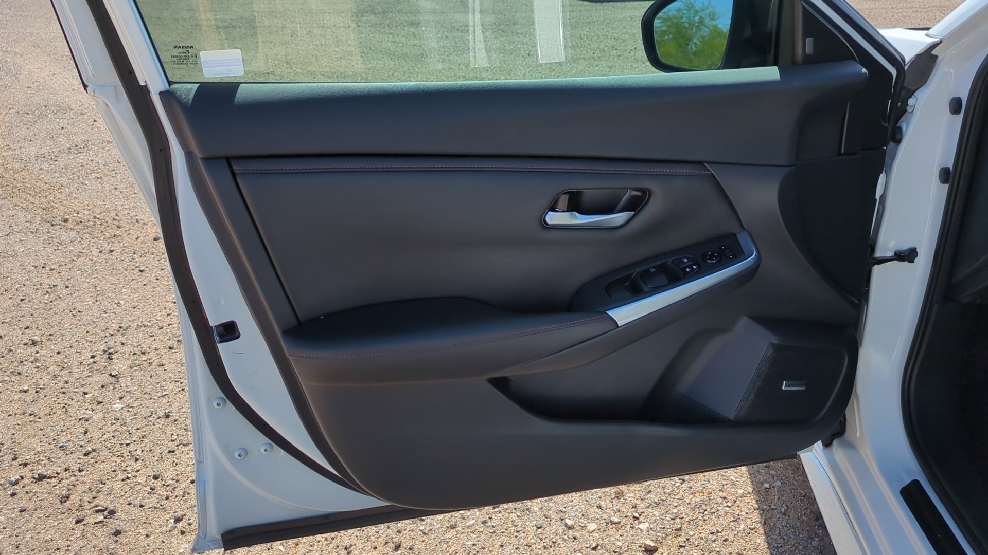 Used 2021 Aspen White Tricoat Nissan SR image 11