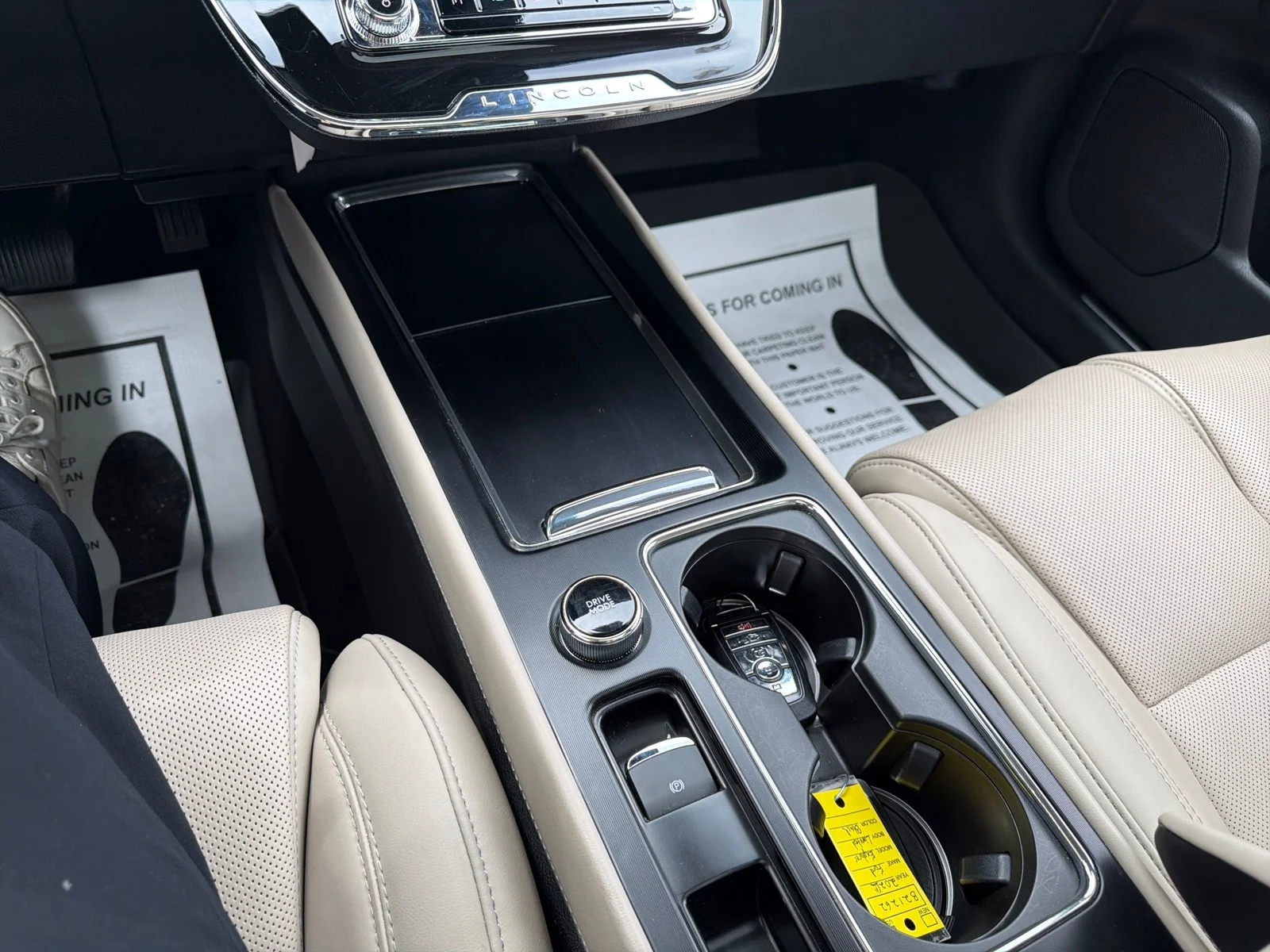 Used 2025 Pristine White Lincoln Grand Touring image 19