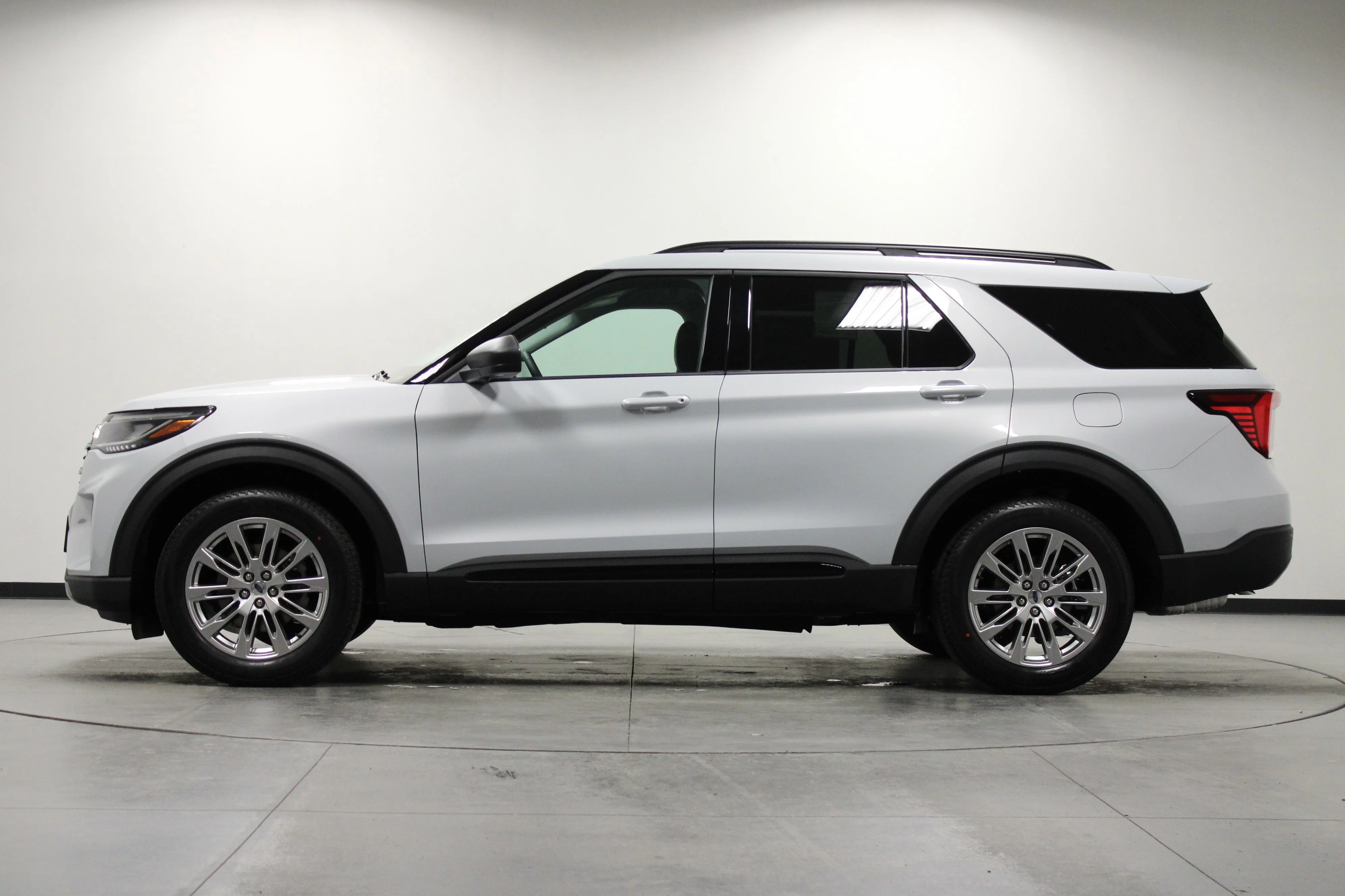 New 2026 Space White Metallic Ford Active image 7