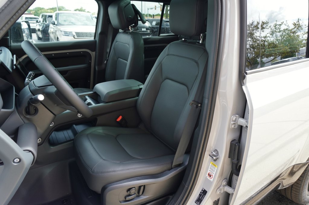 New 2026 Borasco Grey Land Rover X-Dynamic SE image 13