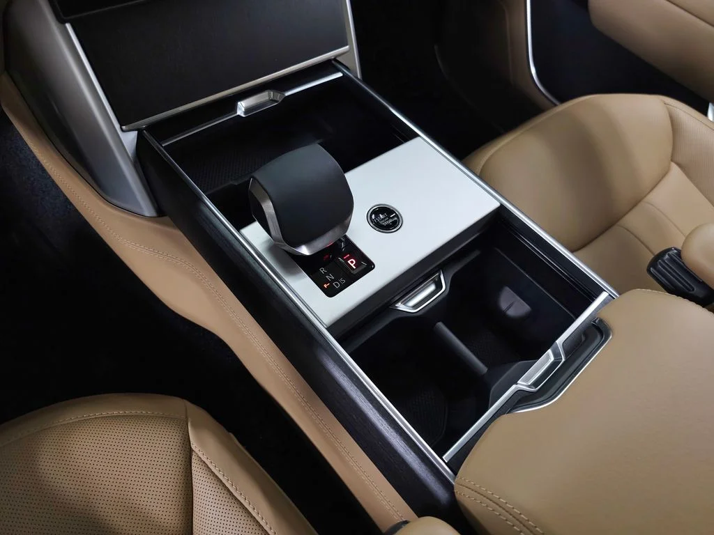 New 2026 Carpathian Grey Land Rover SE image 36