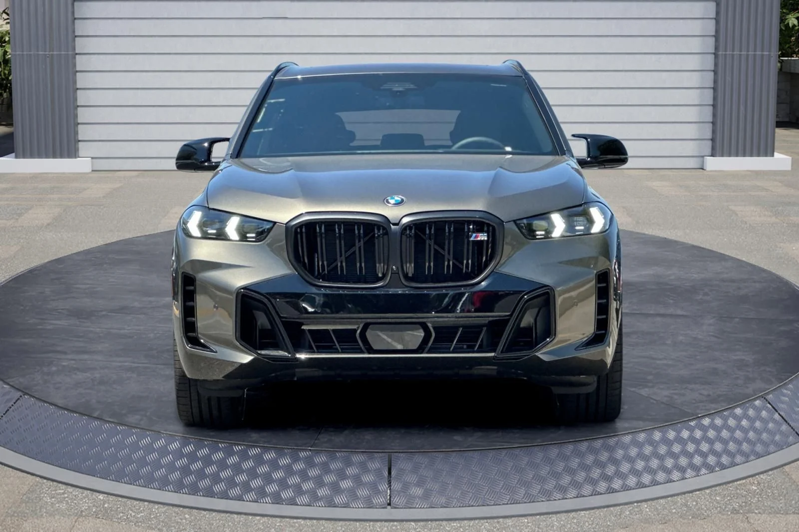 New 2026 Manhattan Green Metallic BMW M60i image 2