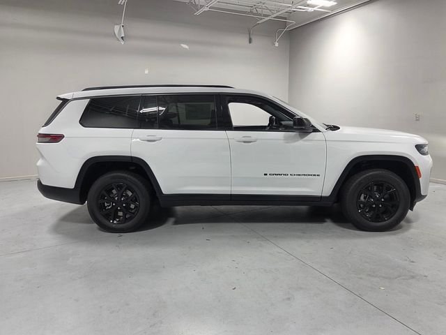 New 2026 Bright White Clear-Coat Exterior Paint Jeep Altitude image 15
