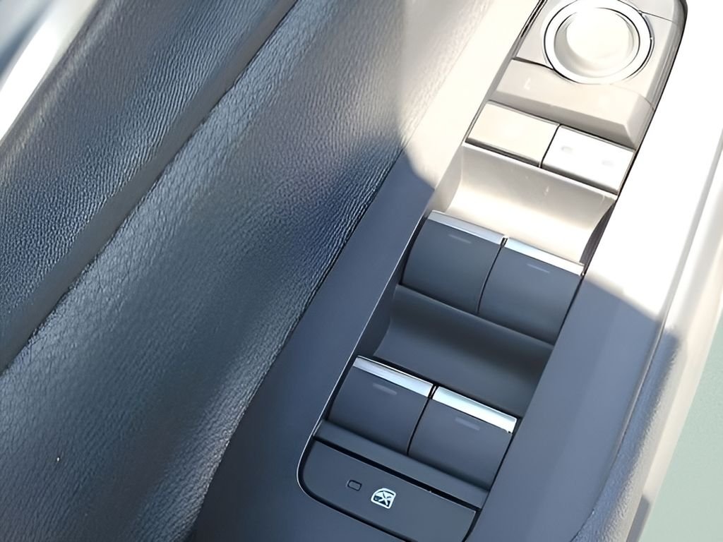 2026 Toyota Prius Plug-in Hybrid XSE - Photo 21