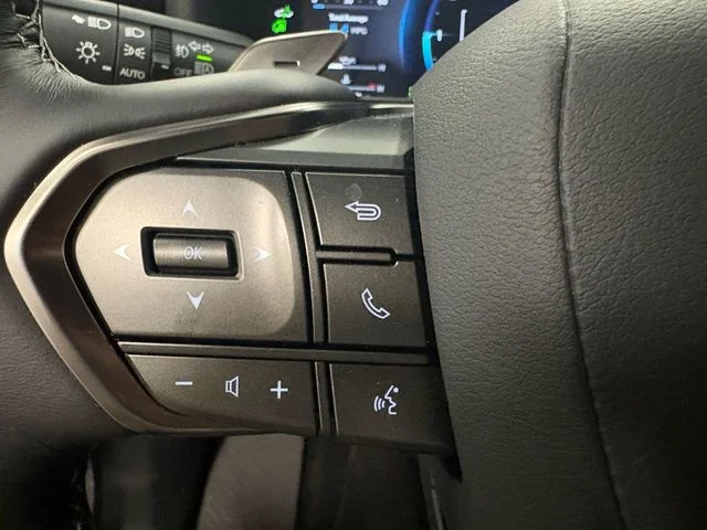 New 2026 White Lexus 700h Luxury image 28