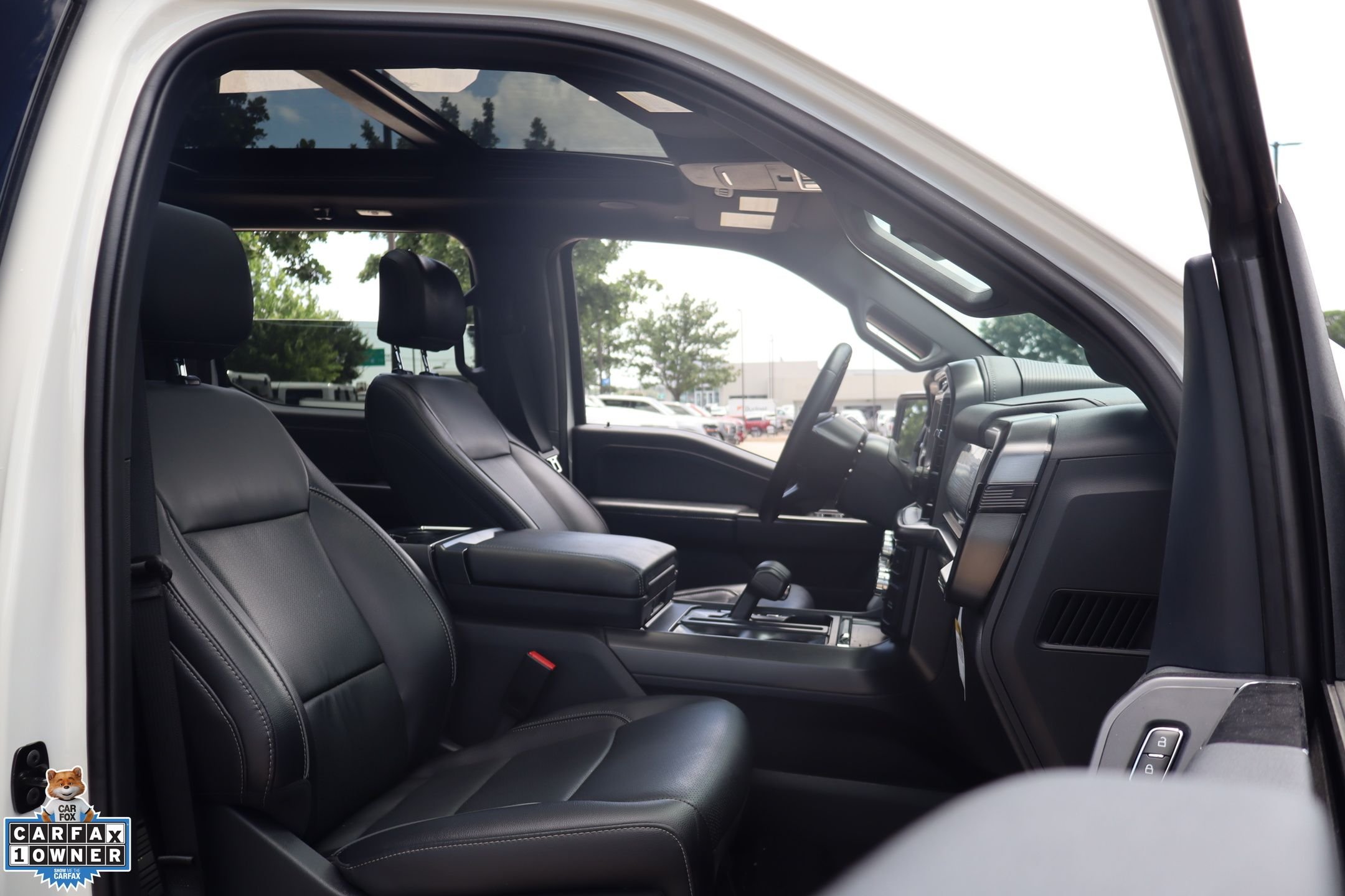 Used 2025 White Ford Lariat image 31