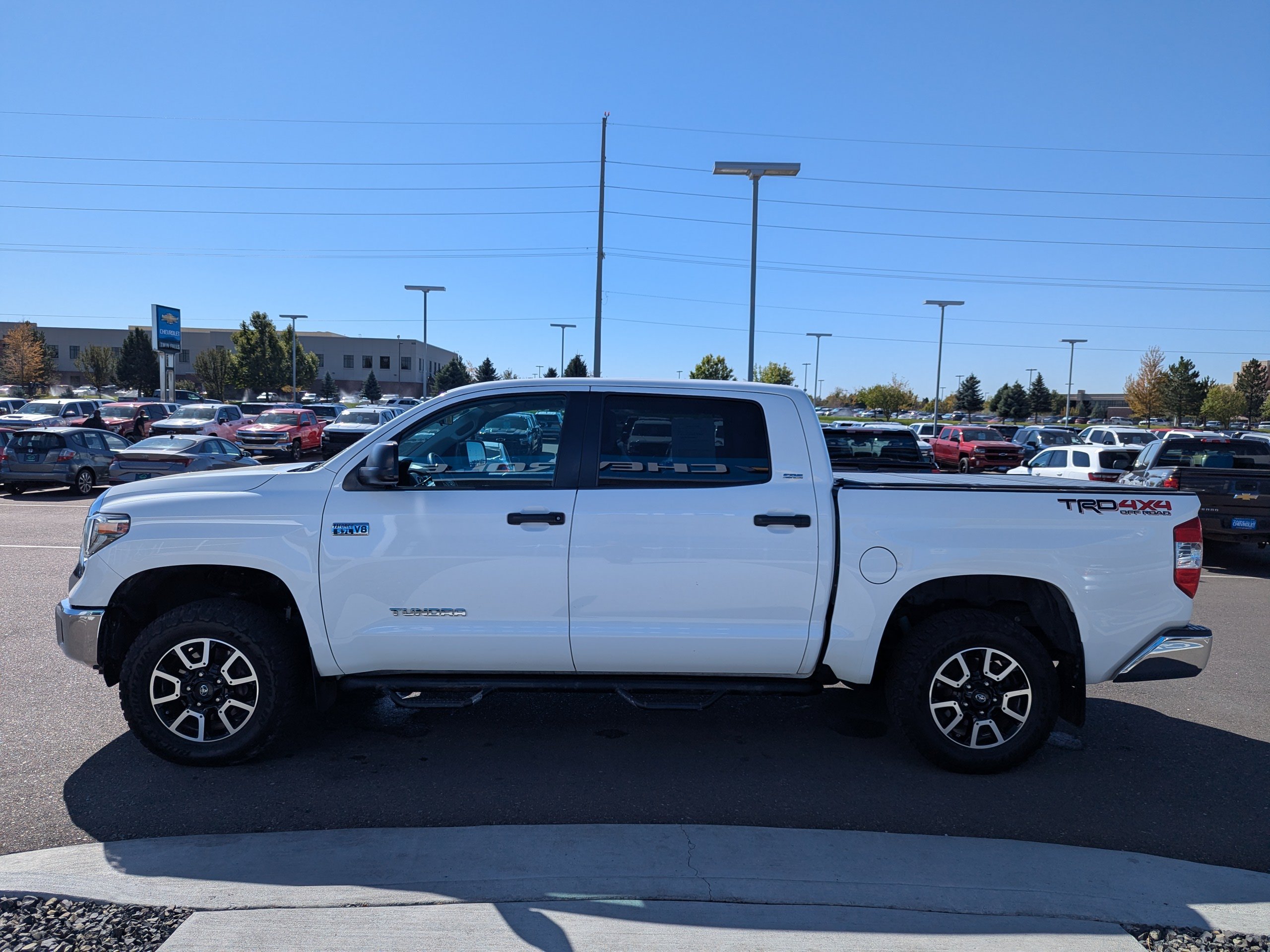 Used 2018 White Toyota SR5 image 9