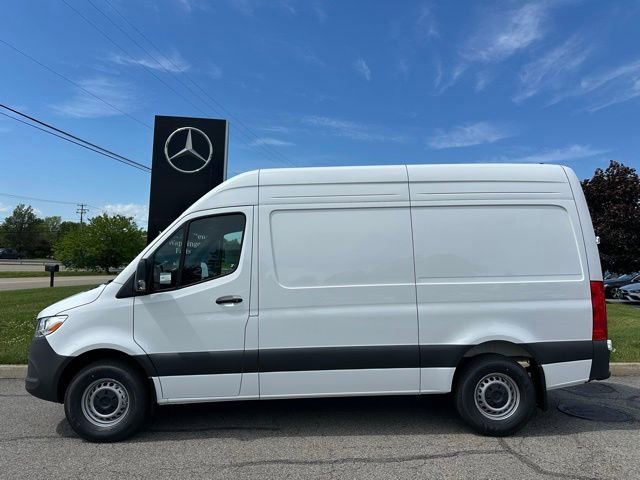 New 2026 Arctic White Mercedes-Benz Cargo 144 WB image 28