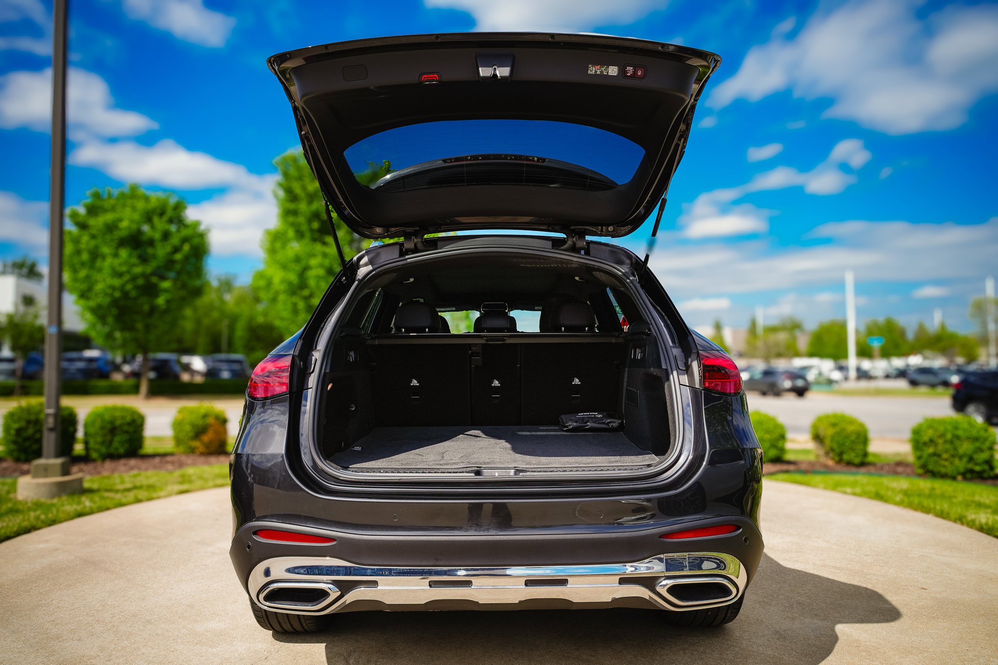 Certified Used 2025 Graphite Gray Metallic Mercedes-Benz GLC 300 image 30