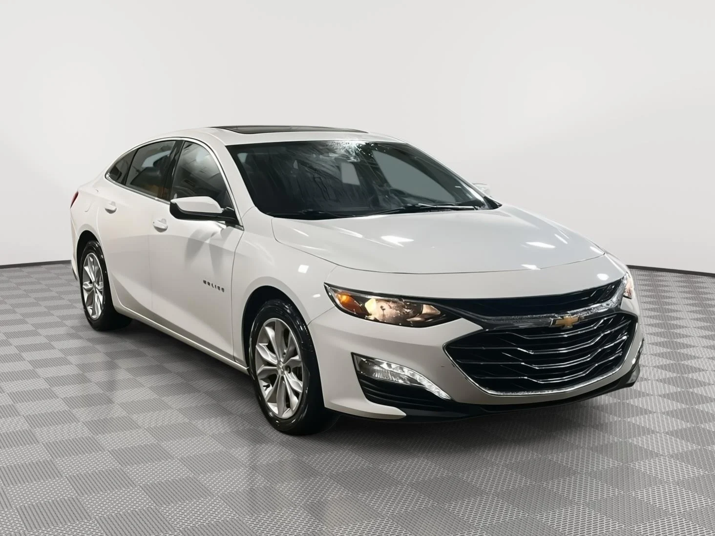 Used 2024 Summit White Chevrolet LT image 3