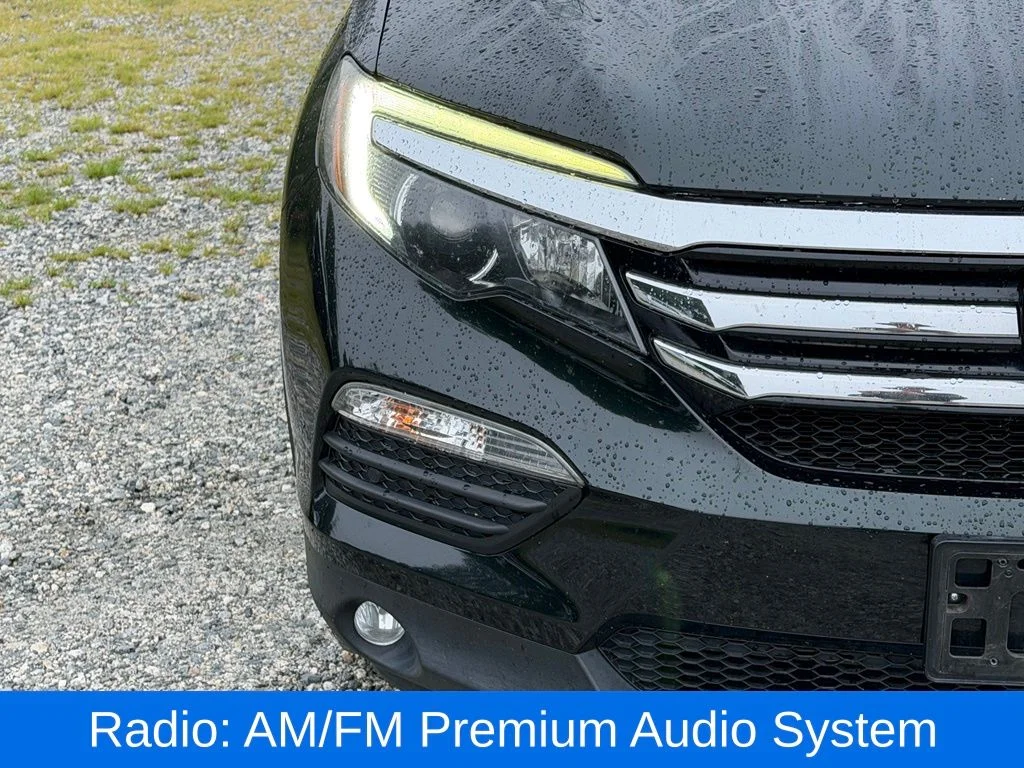 Used 2016 Green Honda Touring image 11