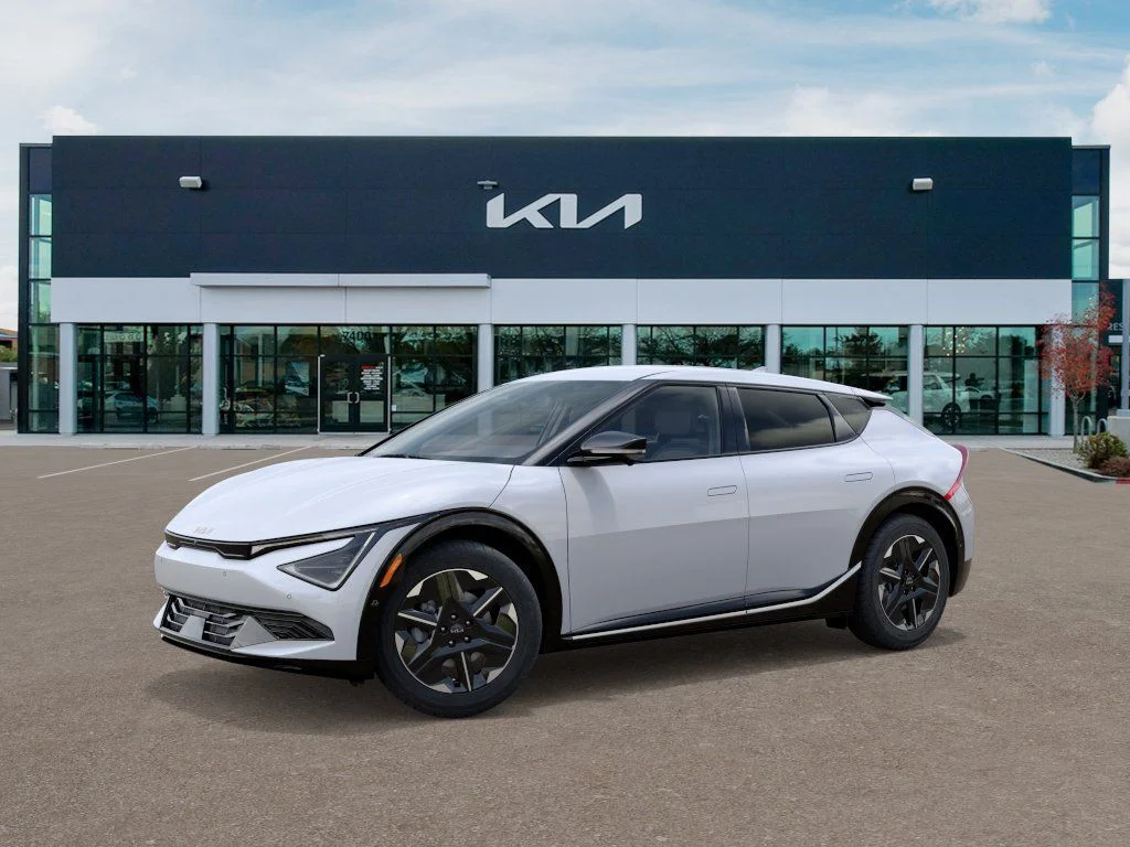 New 2026 White Kia Light image 3
