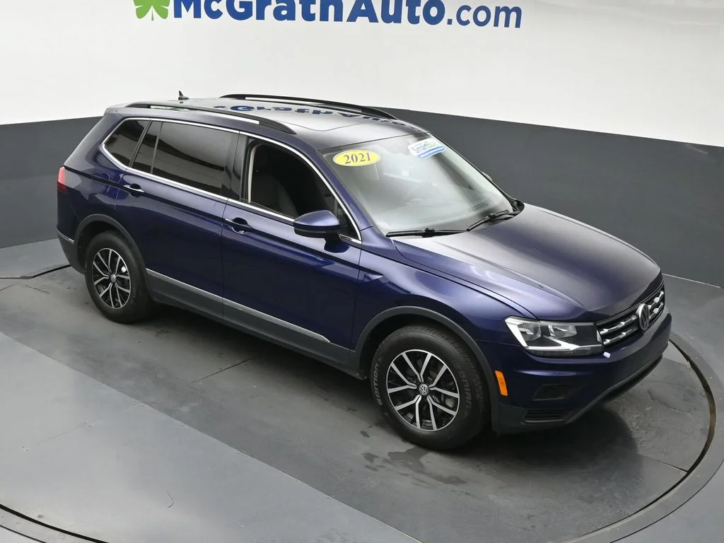 Certified Used 2021 Blue Volkswagen 2.0T SE image 3