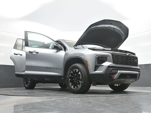 Used 2025 Gray Chevrolet Z71 image 32