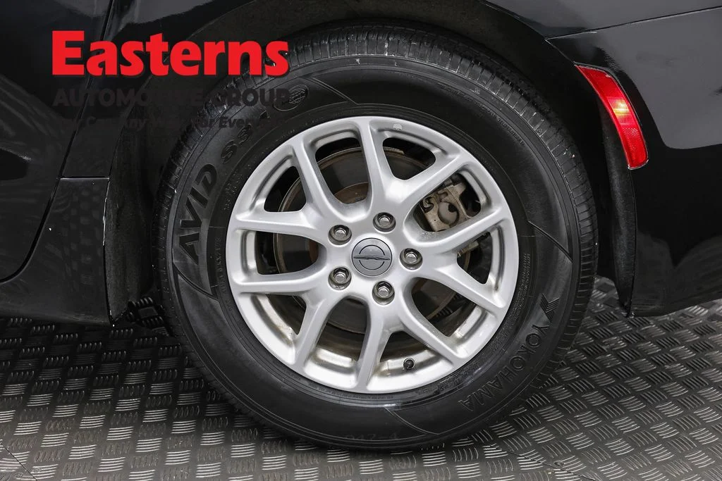 Used 2023 Black Chrysler Touring L image 34
