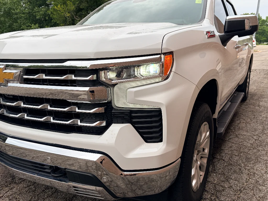 Used 2023 Summit White Chevrolet LTZ image 30