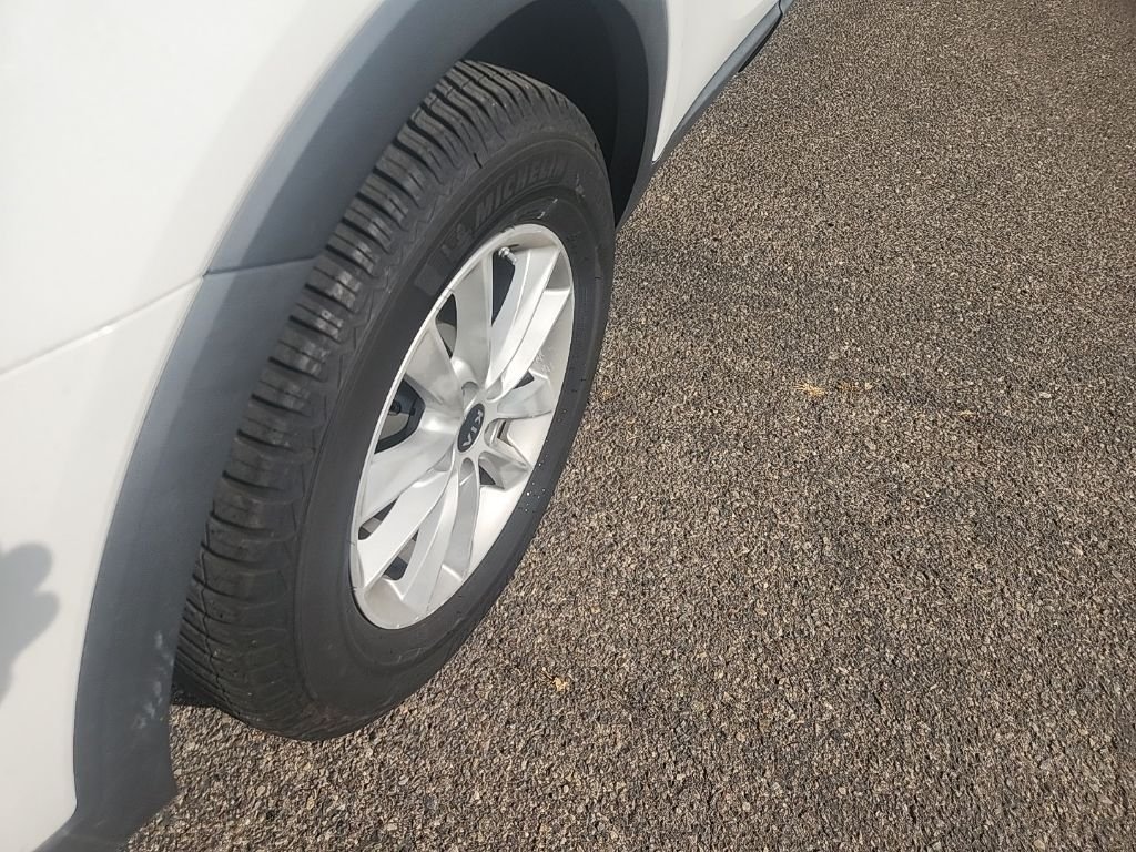 Used 2019 White Kia LX image 14