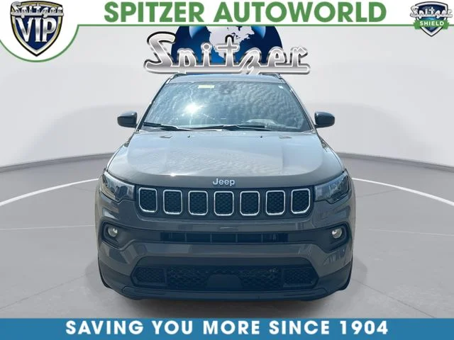 Used 2023 Gray Jeep Latitude Lux image 3