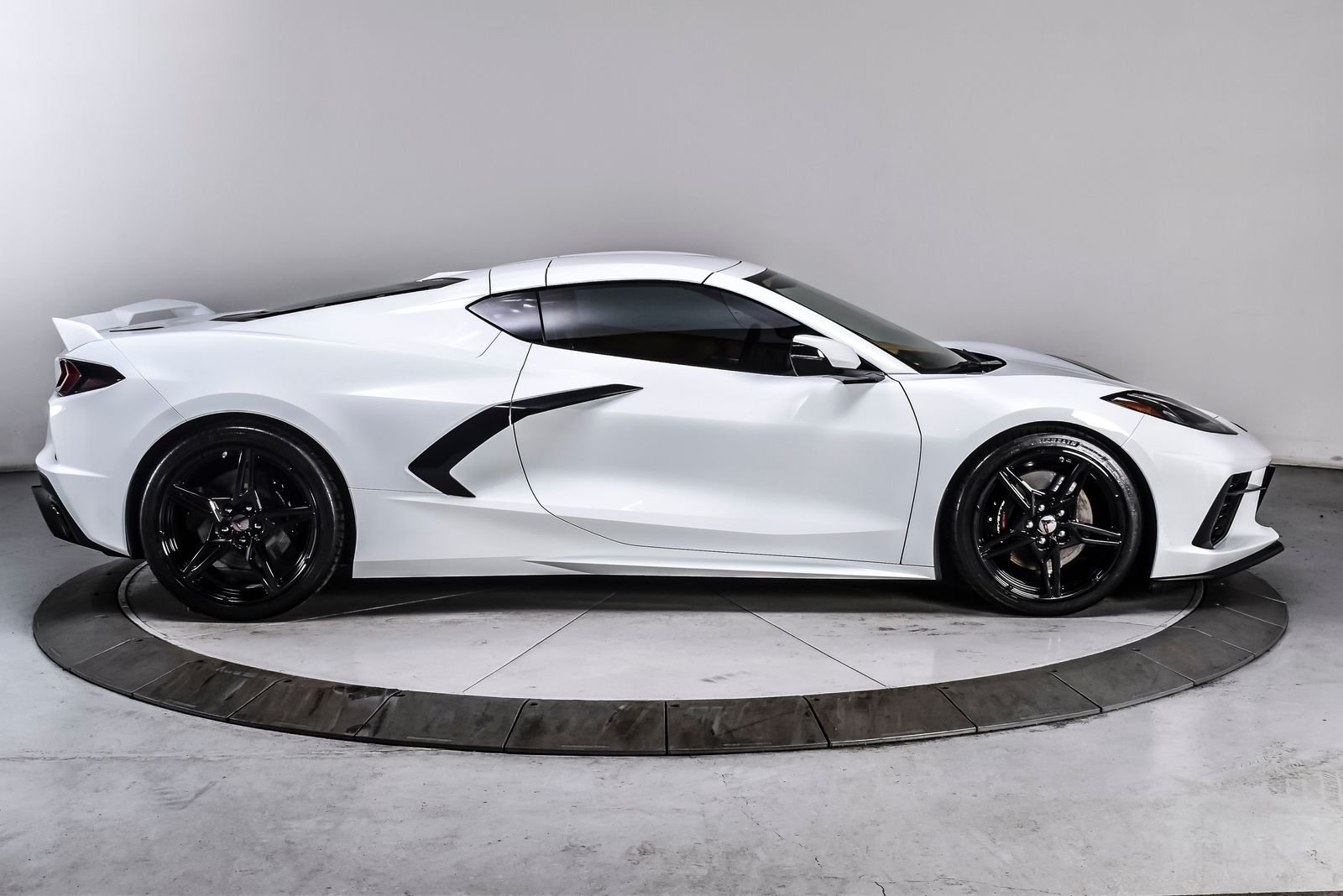 Used 2023 Arctic White Chevrolet Stingray image 6