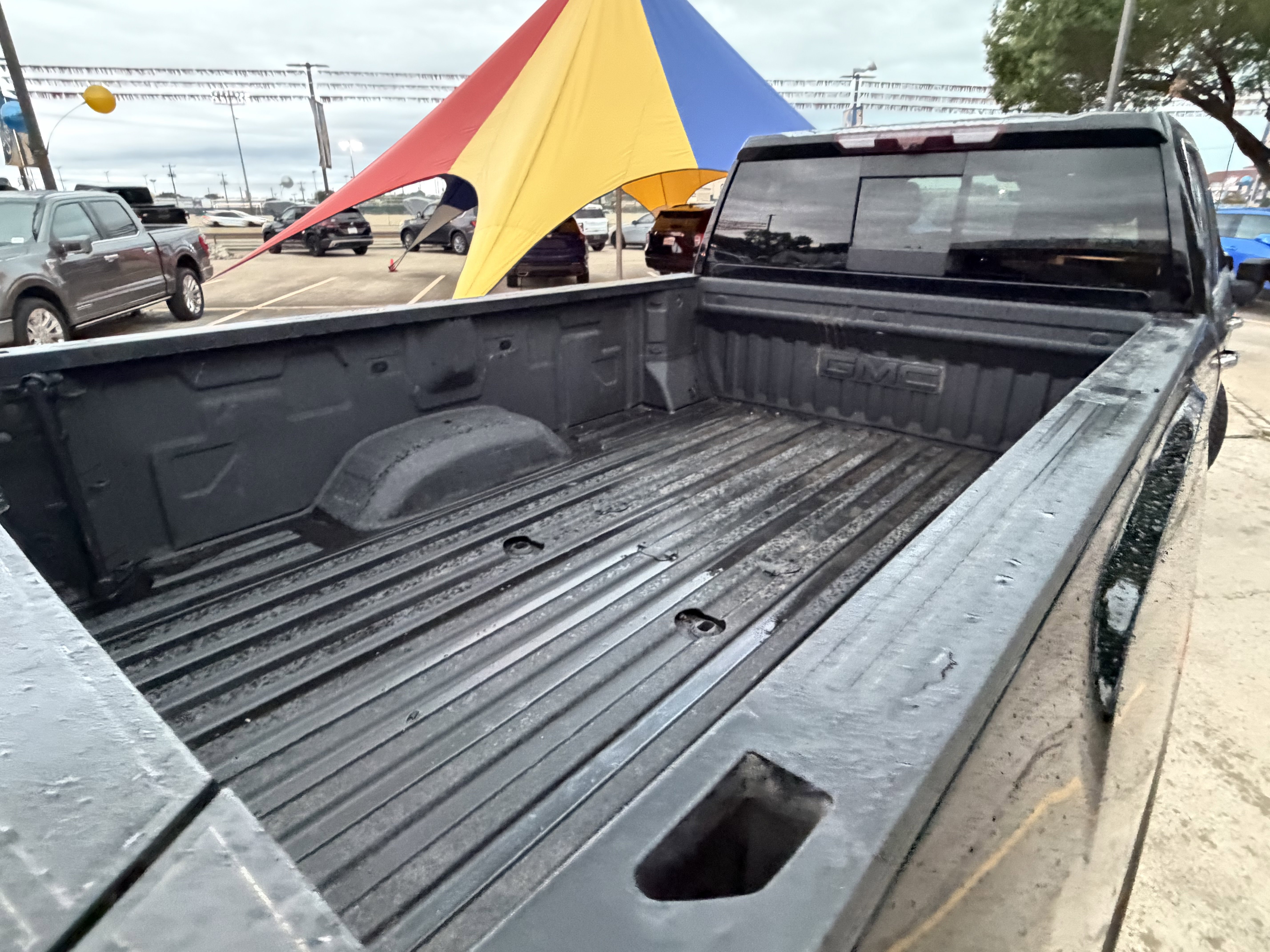 Used 2025 Onyx Black GMC Denali image 8