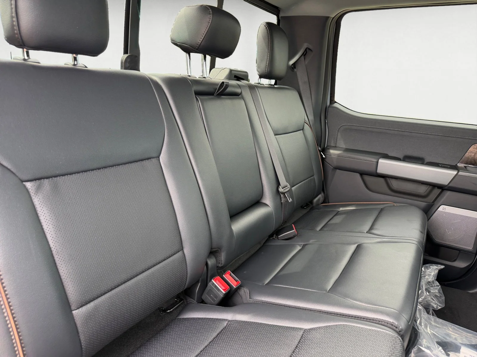 New 2026 Glacier Gray Metallic Tri-Coat Ford LARIAT image 18