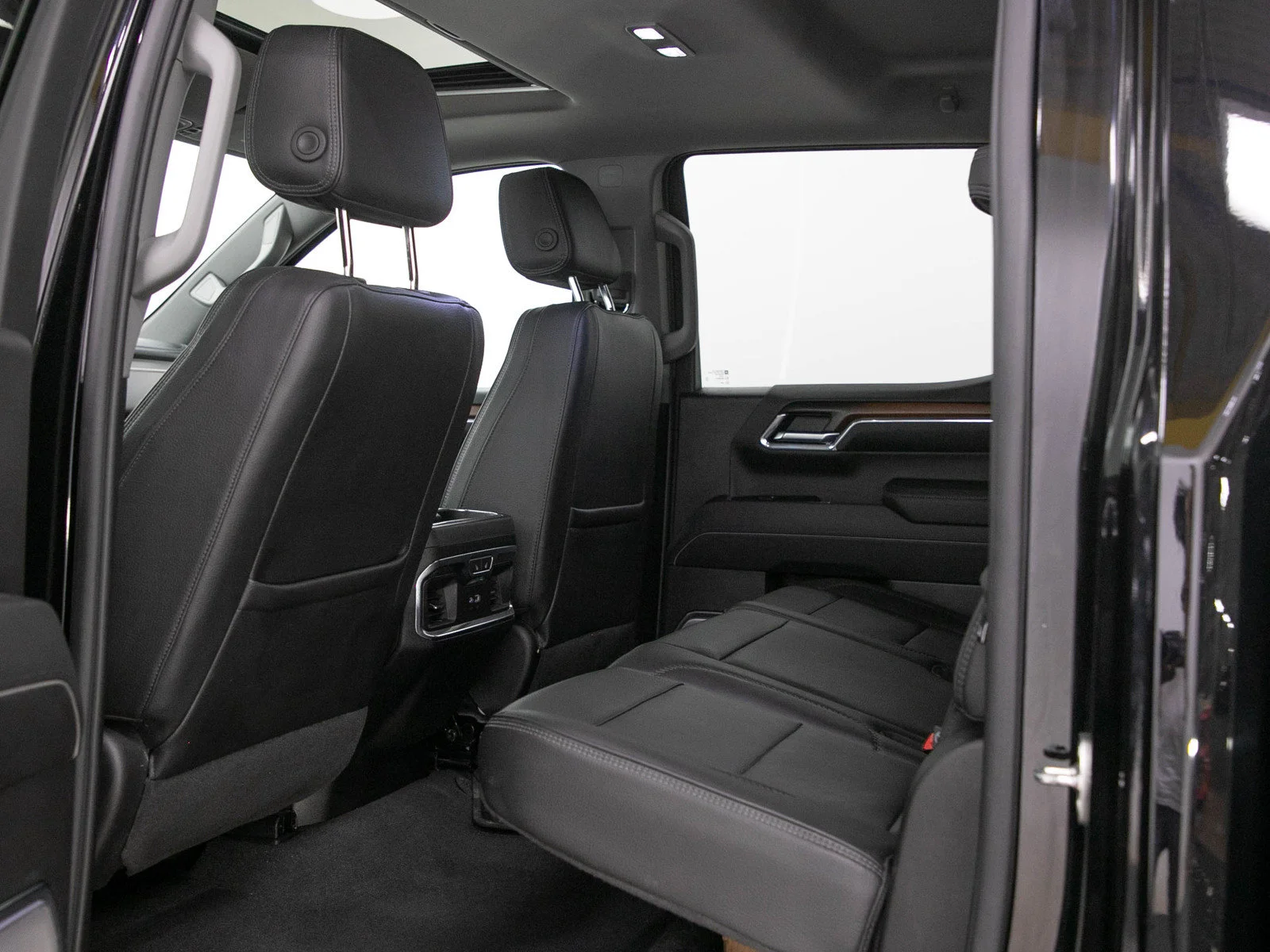 Used 2024 Onyx Black GMC Denali image 19