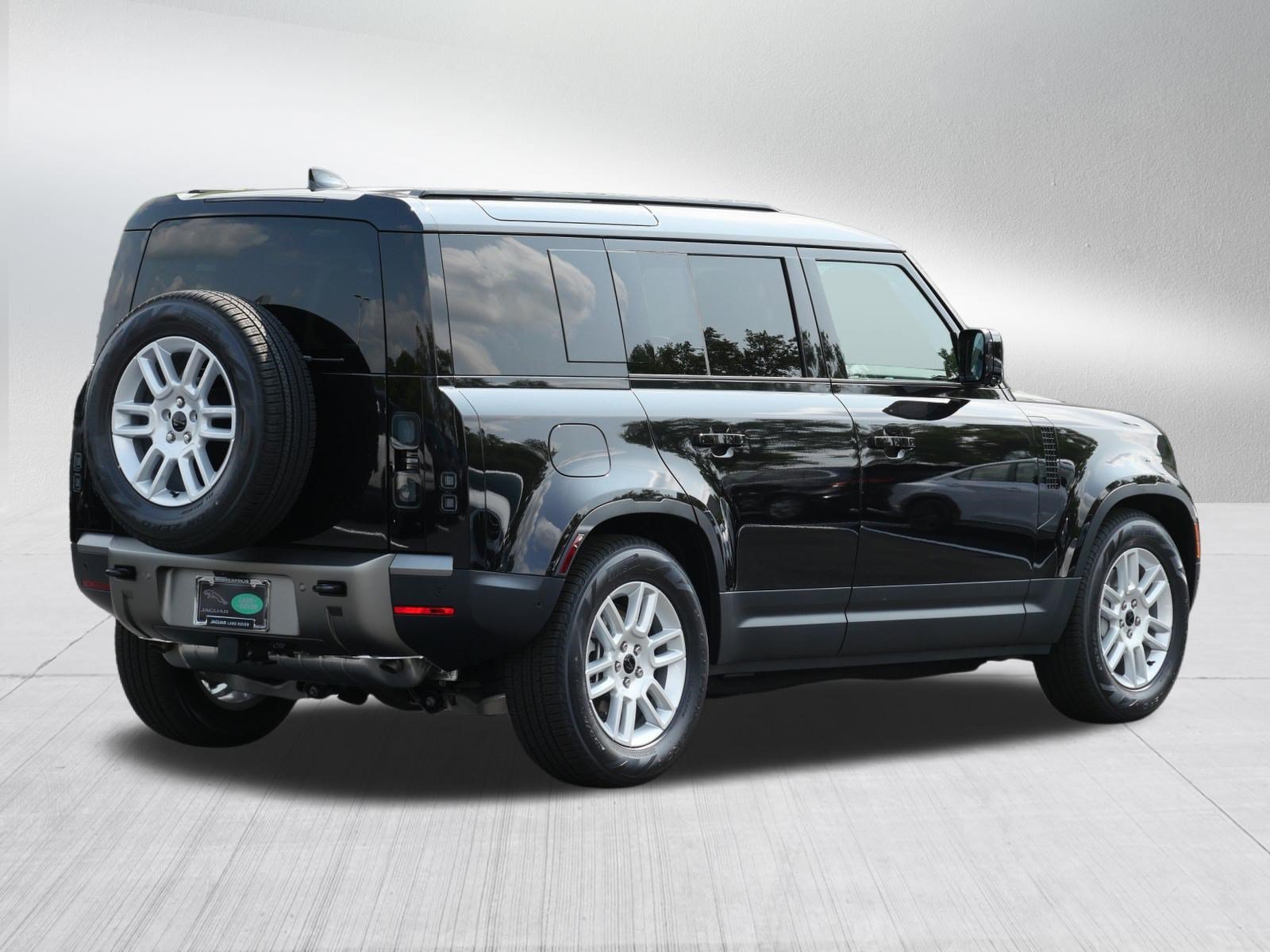 New 2026 Santorini Black Land Rover S image 2