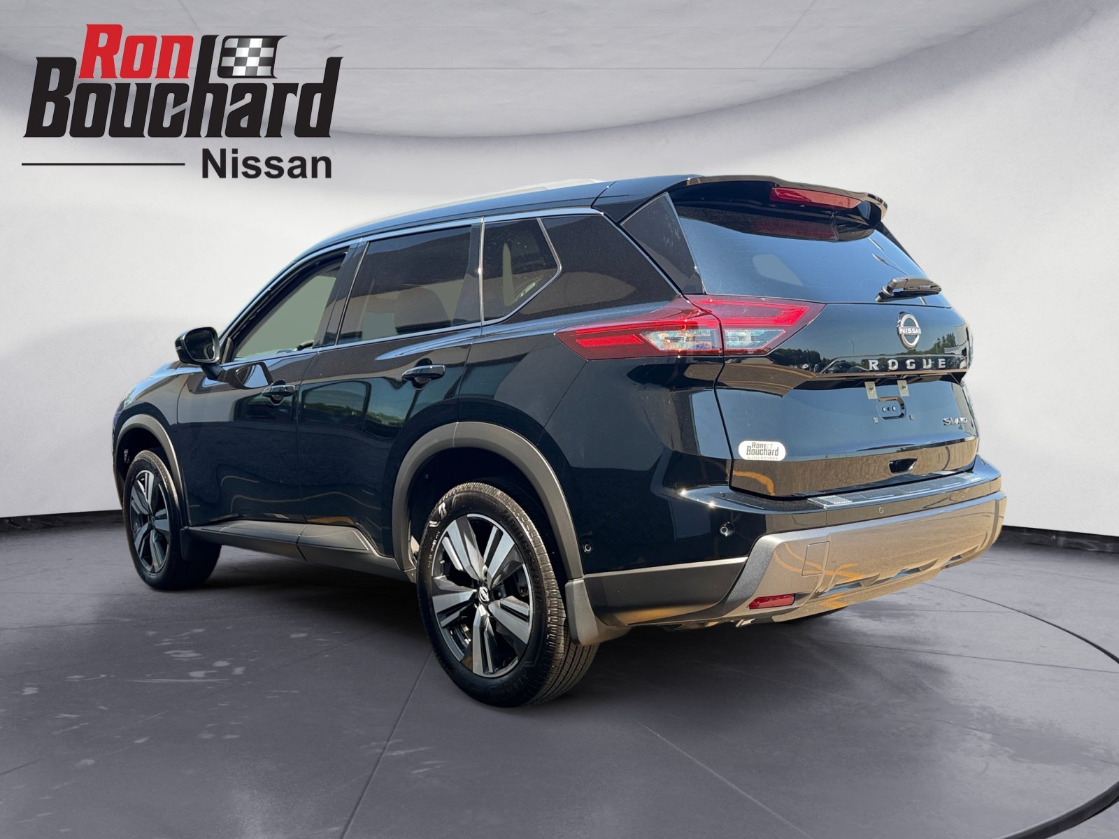 Used 2025 Super Black Nissan SL image 4
