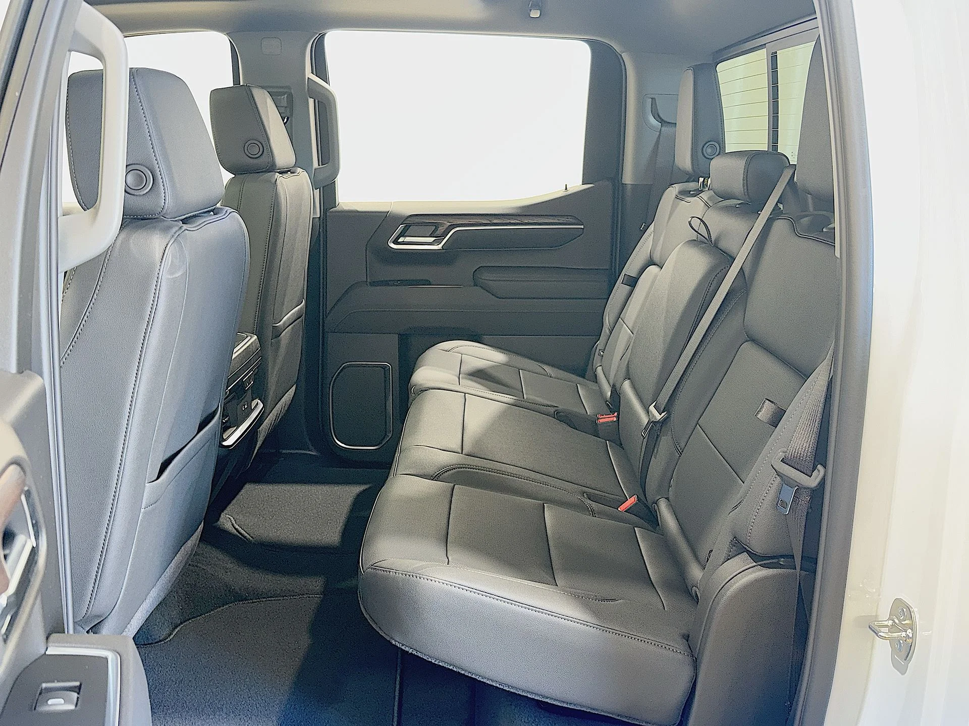 New 2026 Glacier White Tricoat GMC SLT image 25