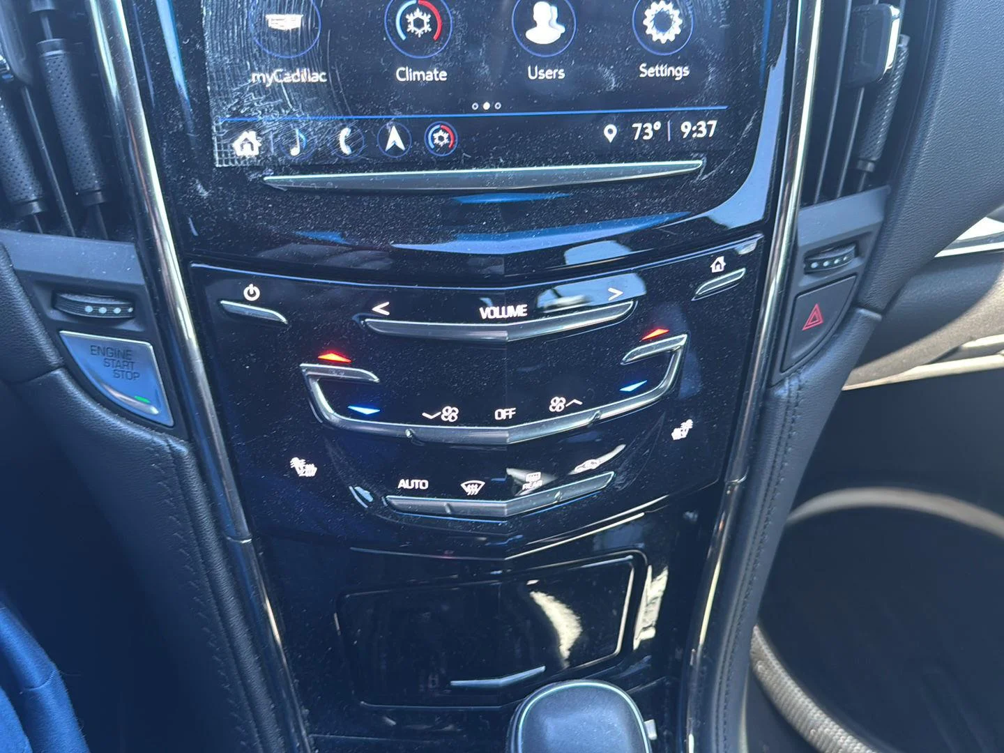 Used 2018 Crystal White Tricoat Cadillac Luxury AWD image 17