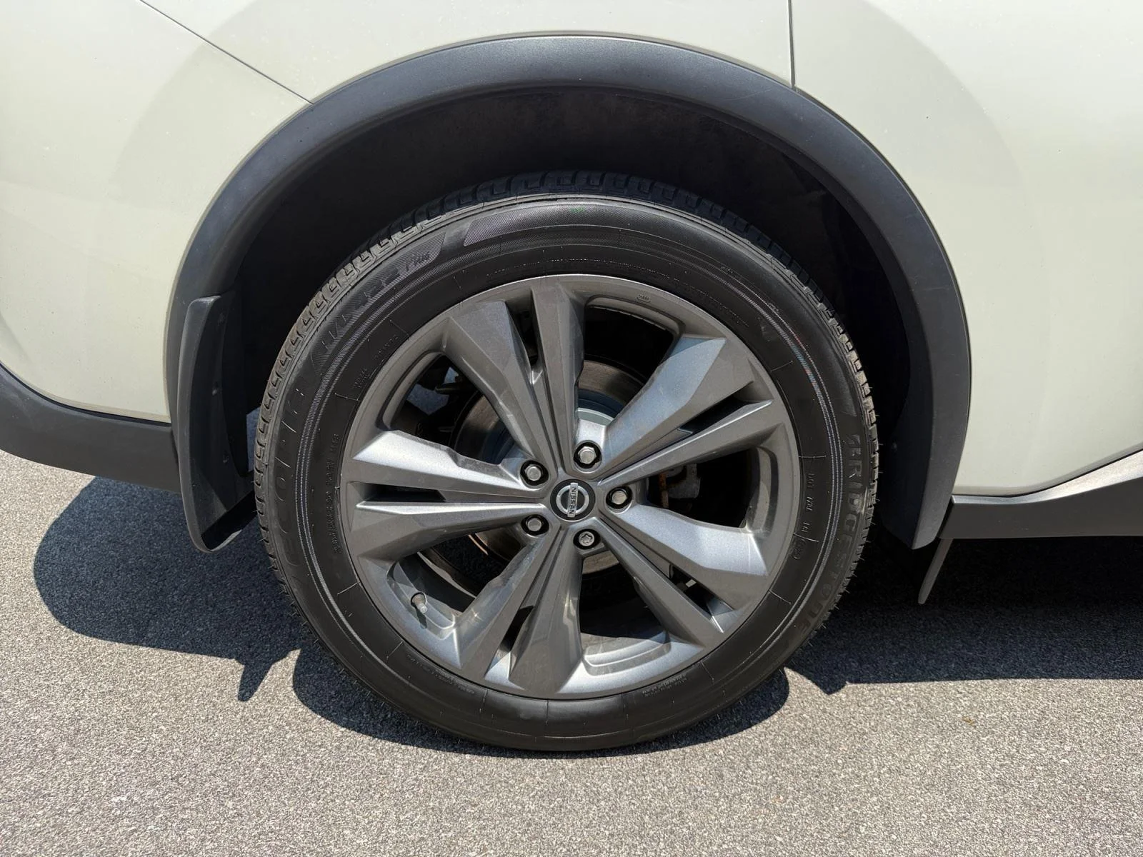 Used 2022 WHIE Nissan Platinum image 30