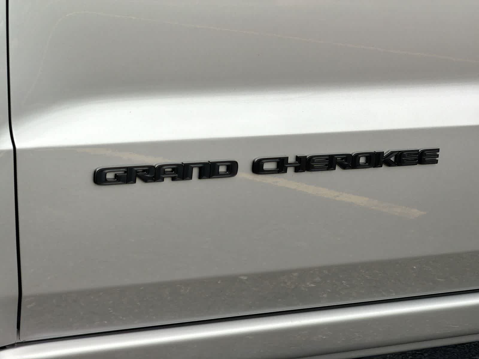 Used 2021 Billet Silver Metallic Clearcoat Jeep Laredo X image 13
