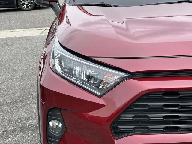 Used 2021 Red Toyota XLE Premium image 9
