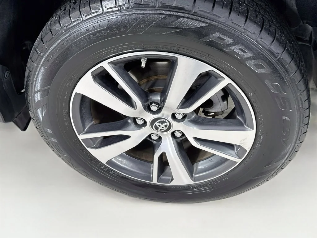 Used 2017 Gray Toyota XLE image 35