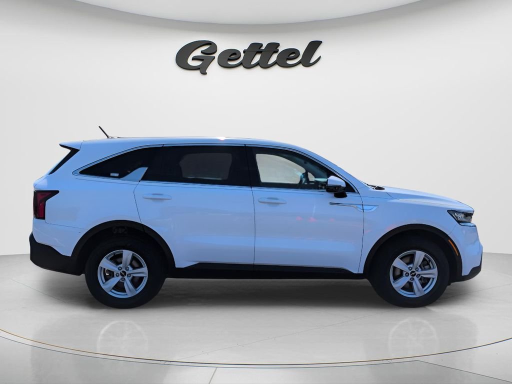 Used 2022 White Kia LX image 4