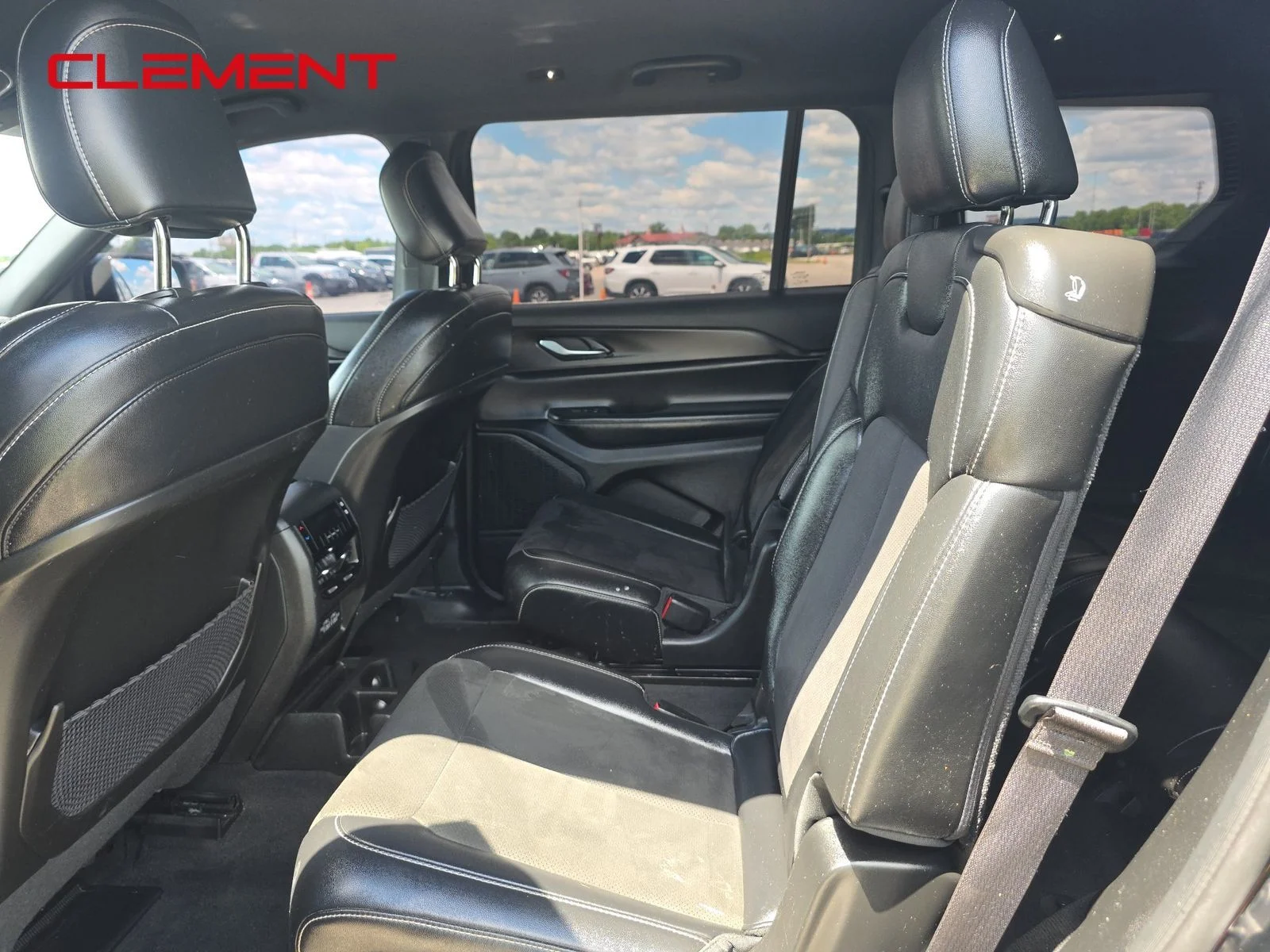 Used 2023 Black Jeep Altitude image 4