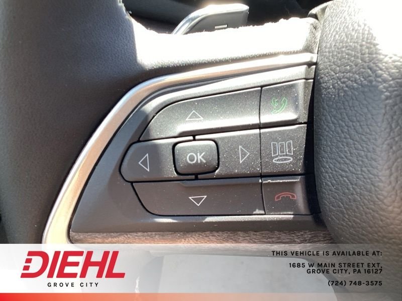 Used 2026 White/off-white Jeep Laredo Altitude image 22
