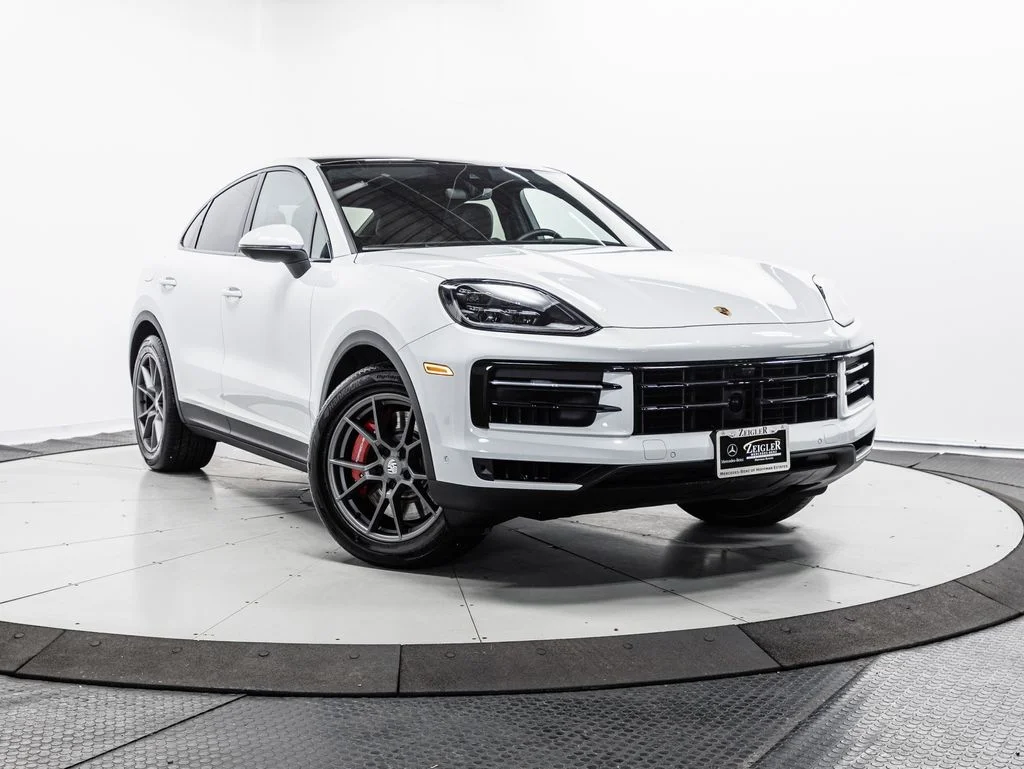 2024 Porsche Cayenne S's photo