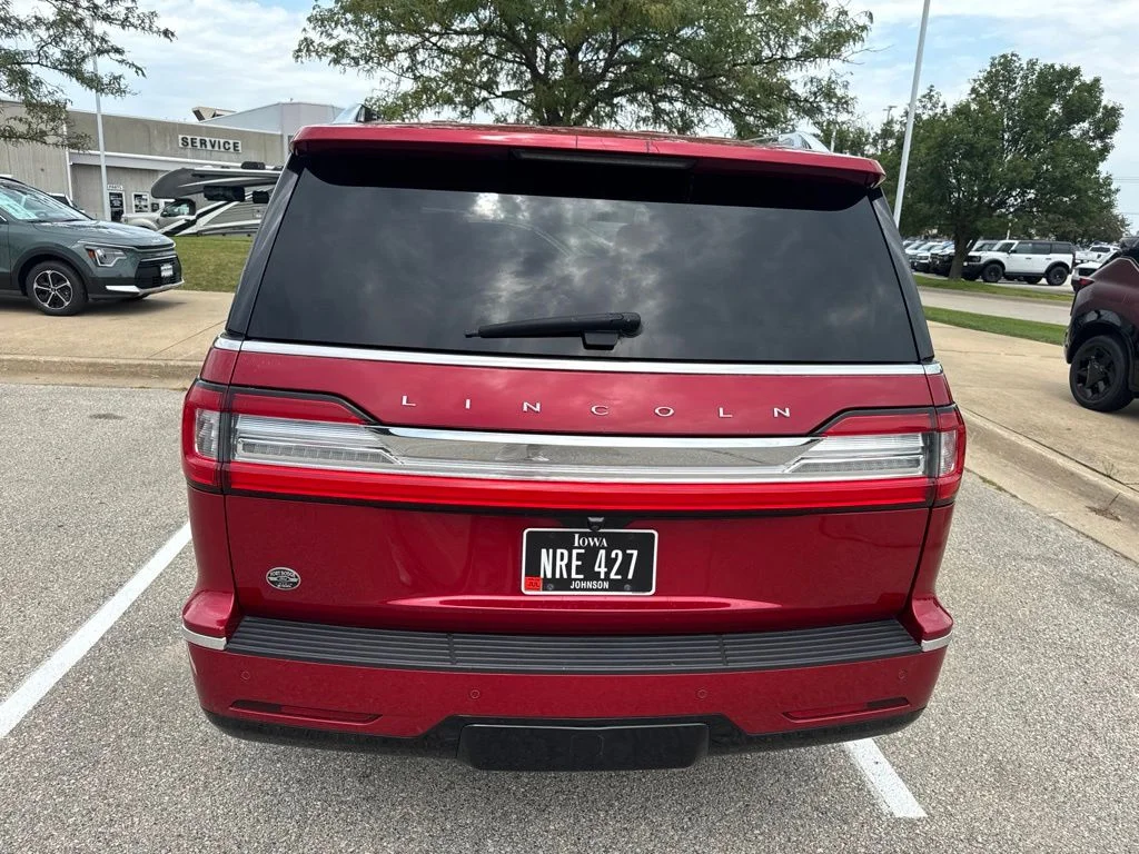 Used 2020 Red Lincoln Reserve image 5