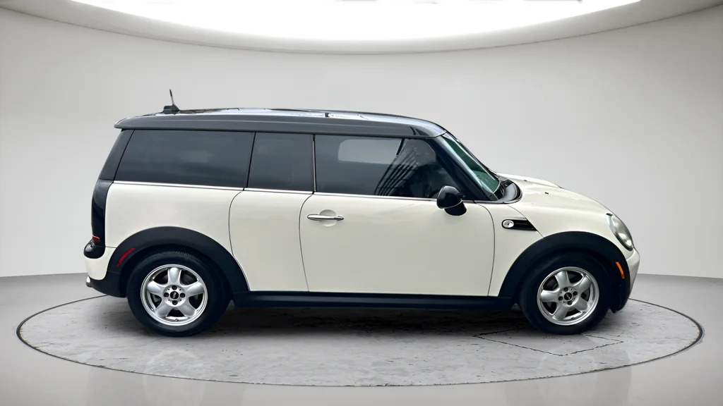 Used 2009 White MINI S image 2