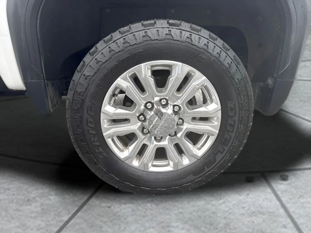 Used 2021 White GMC Denali image 24